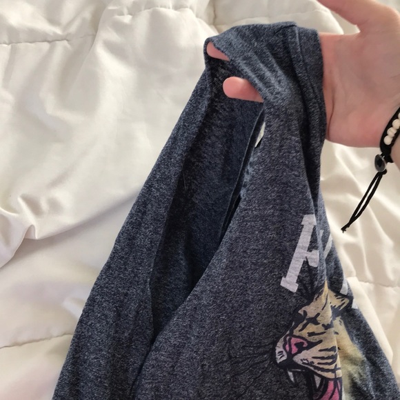 Abercrombie and Fitch lion muscle tank top - Picture 2 of 3